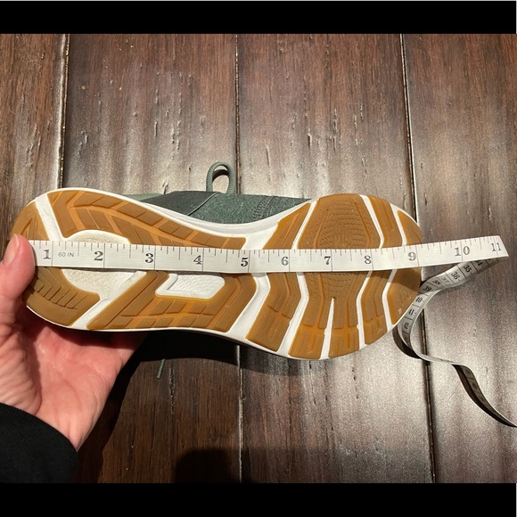 New Balance Woman’s Running Sneaker - Picture 5 of 6